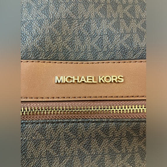 Michael kors kenly monogram brown leather backpack - Picture 8 of 10